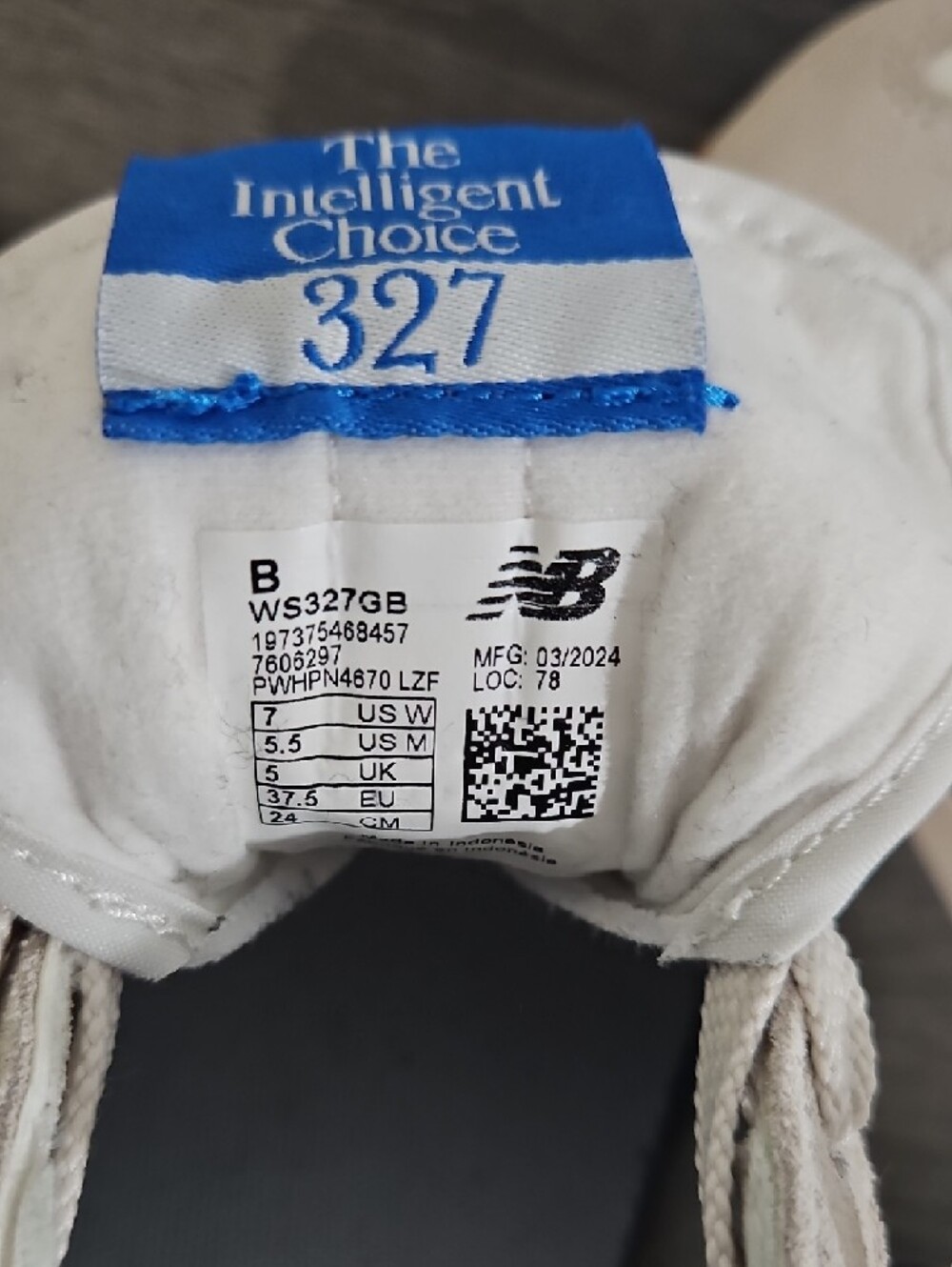 New Balance White, Blue & Beige Retro Runner Sneakers - Picture 2 of 5